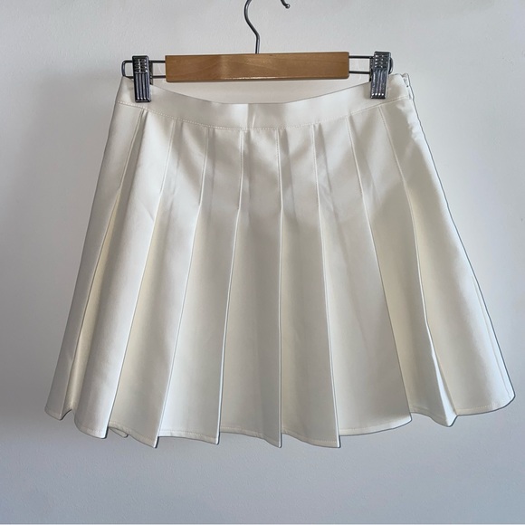 Think You Know pleated mini skirt - Picture 2 of 3